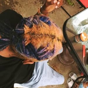 Meet your Posher, Santana